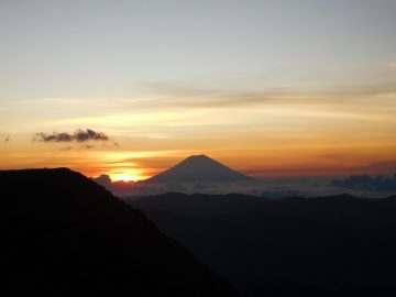 富士山横から昇るご来光